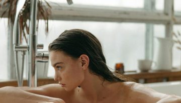 Spa day at home: &Chi;ά&rho;&iota;&sigma;&epsilon; &sigma;&tau;&eta;&nu; &epsilon;&pi;&iota;&delta;&epsilon;&rho;&mu;ί&delta;&alpha; &sigma;&omicron;&upsilon; &pi;&omicron;&lambda;&upsilon;&tau;&epsilon;&lambda;ή &pi;&epsilon;&rho;&iota;&pi;&omicron;ί&eta;&sigma;&eta; &alpha;&pi;ό &tau;&eta;&nu; ά&nu;&epsilon;&sigma;&eta; &tau;&omicron;&upsilon; &sigma;&pi;&iota;&tau;&iota;&omicron;ύ &sigma;&omicron;&upsilon;