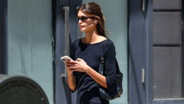 T-shirt dress: &Epsilon;ί&nu;&alpha;&iota; &eta; &pi;&iota;&omicron; έ&xi;&upsilon;&pi;&nu;&eta; &epsilon;&pi;&iota;&lambda;&omicron;&gamma;ή &gamma;&iota;&alpha; &tau;&iota;&sigmaf; &pi;&rho;ώ&tau;&epsilon;&sigmaf; &epsilon;&beta;&delta;&omicron;&mu;ά&delta;&epsilon;&sigmaf; &tau;&omicron;&upsilon; &kappa;&alpha;&lambda;&omicron;&kappa;&alpha;&iota;&rho;&iota;&omicron;ύ