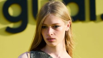 Vivian Jenna Wilson: &Eta; &tau;&rho;&alpha;&nu;&sigmaf; &kappa;ό&rho;&eta; &tau;&omicron;&upsilon; Έ&lambda;&omicron;&nu; &Mu;&alpha;&sigma;&kappa; &pi;&omicron;&zeta;ά&rho;&epsilon;&iota; &sigma;&tau;&eta;&nu; Pride &kappa;&alpha;&mu;&pi;ά&nu;&iota;&alpha; &tau;&eta;&sigmaf; Savage x Fenty