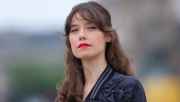 Wispy bangs: &Eta; &pi;&iota;&omicron; &epsilon;ύ&kappa;&omicron;&lambda;&eta; &kappa;&alpha;&iota; &alpha;&nu;ά&lambda;&alpha;&phi;&rho;&eta; &epsilon;&kappa;&delta;&omicron;&chi;ή &sigma;&tau;&iota;&sigmaf; &alpha;&phi;έ&lambda;&epsilon;&iota;&epsilon;&sigmaf; &gamma;&iota;&alpha; &tau;&omicron; &kappa;&alpha;&lambda;&omicron;&kappa;&alpha;ί&rho;&iota;