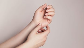 &Alpha;&upsilon;&tau;ό &epsilon;ί&nu;&alpha;&iota; &tau;&omicron; manicure &tau;&omicron;&upsilon; &kappa;&alpha;&lambda;&omicron;&kappa;&alpha;&iota;&rho;&iota;&omicron;ύ &pi;&omicron;&upsilon; &delta;&epsilon;ί&chi;&nu;&epsilon;&iota; &alpha;&kappa;&rho;&iota;&beta;ό &kappa;&alpha;&iota; &alpha;&pi;ό&lambda;&upsilon;&tau;&alpha; &sigma;&iota;&kappa;