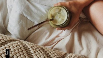 &Tau;&omicron; smoothie &pi;&omicron;&upsilon; &laquo;&xi;&upsilon;&pi;&nu;ά&epsilon;&iota;&raquo; &tau;&omicron;&nu; &epsilon;&gamma;&kappa;έ&phi;&alpha;&lambda;&omicron; &sigma;&epsilon; 5 &lambda;&epsilon;&pi;&tau;ά