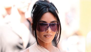 H Kim Kardashian &epsilon;&mu;&phi;&alpha;&nu;ί&sigma;&tau;&eta;&kappa;&epsilon; &mu;&epsilon; platinum blonde bob &sigma;&epsilon; &beta;&rho;&alpha;&delta;&iota;&nu;ή &epsilon;&pi;ί&sigma;&kappa;&epsilon;&psi;&eta; &sigma;&tau;&omicron;&nu; &delta;&epsilon;&rho;&mu;&alpha;&tau;&omicron;&lambda;ό&gamma;&omicron; &tau;&eta;&sigmaf;