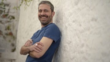 &Delta;&rho;. &Theta;&epsilon;ό&delta;&omega;&rho;&omicron;&sigmaf; &Pi;&alpha;&pi;&alpha;&kappa;ώ&sigma;&tau;&alpha;&sigmaf;: &laquo;&Omicron;&iota; &gamma;&upsilon;&nu;&alpha;ί&kappa;&epsilon;&sigmaf; &delta;&epsilon;&nu; &kappa;&rho;ύ&beta;&omicron;&nu;&tau;&alpha;&iota; &ndash; &epsilon;ί&nu;&alpha;&iota; &eta; &mu;&iota;&sigma;ή &alpha;&nu;&theta;&rho;&omega;&pi;ό&tau;&eta;&tau;&alpha;&raquo;