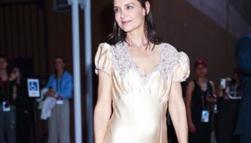 &Phi;&epsilon;&sigma;&tau;&iota;&beta;ά&lambda; Tribeca: H Katie Holmes &mu;&epsilon; Chlo&eacute; &sigma;&tau;&eta;&nu; &pi;&rho;&epsilon;&mu;&iota;έ&rho;&alpha; &tau;&eta;&sigmaf; &nu;έ&alpha;&sigmaf; &tau;&eta;&sigmaf; &tau;&alpha;&iota;&nu;ί&alpha;&sigmaf;, Happy Hours