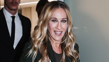Sarah Jessica Parker x Fendi: &Eta; &gamma;&upsilon;&nu;&alpha;ί&kappa;&alpha; &pi;&omicron;&upsilon; &sigma;&upsilon;&nu;έ&delta;&epsilon;&sigma;&epsilon; &tau;&omicron; ό&nu;&omicron;&mu;ά &tau;&eta;&sigmaf; &mu;&epsilon; &tau;&eta; Baguette bag &epsilon;&pi;&iota;&sigma;&tau;&rho;έ&phi;&epsilon;&iota;