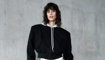 &Eta; &Eta;&&Mu; &sigma;&upsilon;&nu;&epsilon;&rho;&gamma;ά&zeta;&epsilon;&tau;&alpha;&iota; &mu;&epsilon; &tau;&eta;&nu; Wardrobe.NYC, &tau;&omicron; luxury label &sigma;ύ&gamma;&chi;&rho;&omicron;&nu;&omega;&nu; essentials &mu;&epsilon; έ&delta;&rho;&alpha; &tau;&eta;&nu; &Nu;έ&alpha; &Upsilon;ό&rho;&kappa;&eta;