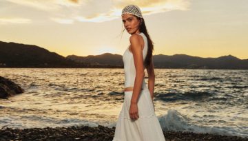 Mediterranean light: &Eta; Stradivarius &mu;&alpha;&sigmaf; &tau;&alpha;&xi;&iota;&delta;&epsilon;ύ&epsilon;&iota; &sigma;&tau;&omicron; &chi;&rho;&upsilon;&sigma;&alpha;&phi;έ&nu;&iota;&omicron; &kappa;&alpha;&lambda;&omicron;&kappa;&alpha;ί&rho;&iota;