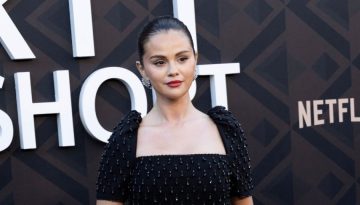 &Eta; Selena Gomez έ&gamma;&iota;&nu;&epsilon; &kappa;&omicron;&kappa;&kappa;&iota;&nu;&omicron;&mu;ά&lambda;&lambda;&alpha;; Ό&lambda;&omicron;&iota; &mu;&iota;&lambda;&omicron;ύ&nu; &gamma;&iota;&alpha; &tau;&eta; &mu;&epsilon;&gamma;ά&lambda;&eta; &alpha;&lambda;&lambda;&alpha;&gamma;ή &sigma;&tau;&alpha; &mu;&alpha;&lambda;&lambda;&iota;ά &tau;&eta;&sigmaf;