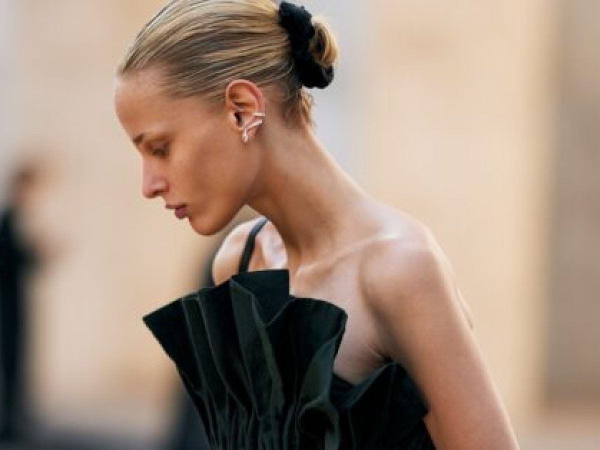 Πέντε εύκολες και stylish ιδέες για να πιάσετε τα μαλλιά σας κατά τη διάρκεια του καλοκαιριού