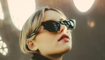 &Tau;&alpha; &gamma;&upsilon;&alpha;&lambda;&iota;ά &eta;&lambda;ί&omicron;&upsilon; &pi;&omicron;&upsilon; &lambda;&alpha;&tau;&rho;&epsilon;ύ&omicron;&upsilon;&nu; &omicron;&iota; celebrities
