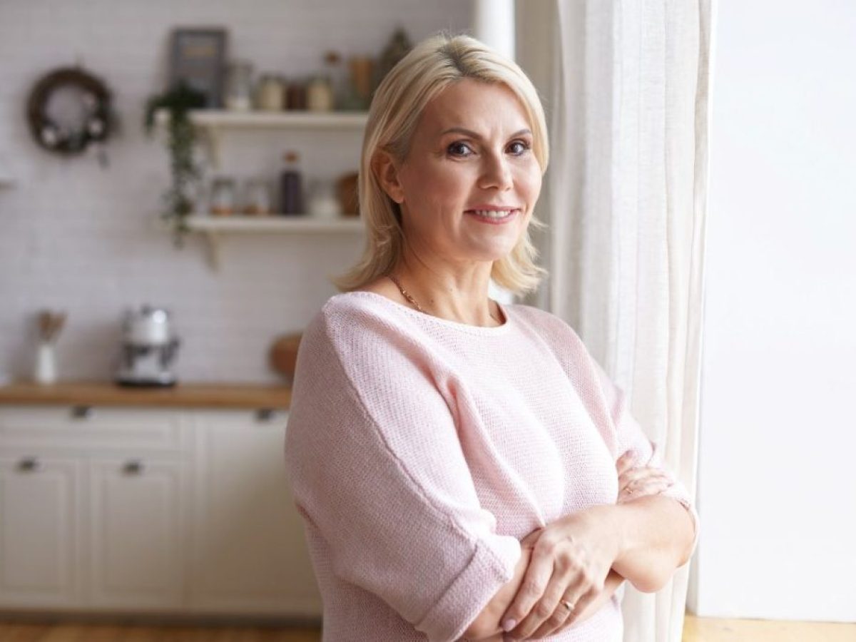 Tips μακιγιάζ μετά τα 60 για φρεσκάδα και φυσικό αποτέλεσμα χωρίς υπερβολές – vwoman.gr