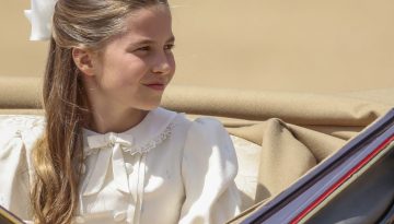 &Tau;&omicron; &alpha;&xi;&epsilon;&sigma;&omicron;&upsilon;ά&rho; &mu;&alpha;&lambda;&lambda;&iota;ώ&nu; &pi;&omicron;&upsilon; &eta; &pi;&rho;&iota;&gamma;&kappa;ί&pi;&iota;&sigma;&sigma;&alpha; Charlotte &laquo;έ&kappa;&lambda;&epsilon;&psi;&epsilon;&raquo; &alpha;&pi;ό &tau;&eta; &mu;&eta;&tau;έ&rho;&alpha; &tau;&eta;&sigmaf;, &pi;&rho;&iota;&gamma;&kappa;ί&pi;&iota;&sigma;&sigma;&alpha; Kate