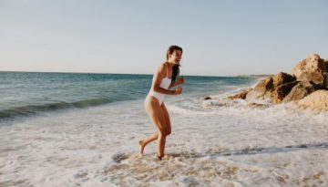 &Tau;&alpha; &omega;&rho;&alpha;&iota;ό&tau;&epsilon;&rho;&alpha; body shimmers &pi;&omicron;&upsilon; &theta;&alpha; &sigma;&alpha;&sigmaf; &chi;&alpha;&rho;ί&sigma;&omicron;&upsilon;&nu; έ&nu;&alpha; &lambda;&alpha;&mu;&pi;&epsilon;&rho;ό &kappa;&alpha;&iota; &epsilon;&nu;&upsilon;&delta;&alpha;&tau;&omega;&mu;έ&nu;&omicron; &delta;έ&rho;&mu;&alpha; &ndash; Marie Claire