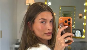 &Tau;&omicron; &alpha;&pi;ό&lambda;&upsilon;&tau;&omicron; summer glow &tau;&eta;&sigmaf; Hailey Bieber: Bronzer, &lambda;&alpha;&mu;&pi;&epsilon;&rho;ή &epsilon;&pi;&iota;&delta;&epsilon;&rho;&mu;ί&delta;&alpha; &kappa;&alpha;&iota; &sigma;&omicron;&kappa;&omicron;&lambda;&alpha;&tau;ί glossy &chi;&epsilon;ί&lambda;&eta;