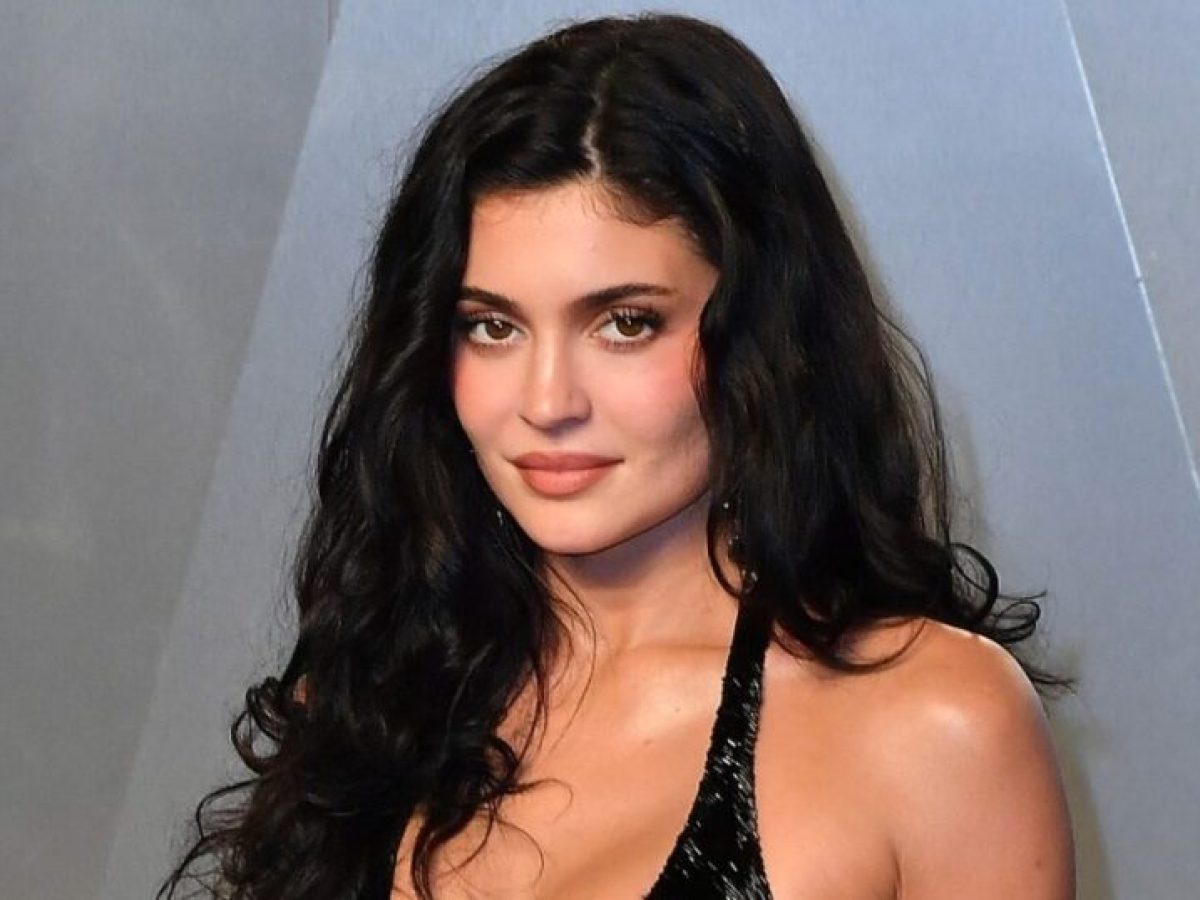 Το καλοκαιρινό μανικιούρ της Kylie Jenner είναι μια ωδή στον μαξιμαλισμό