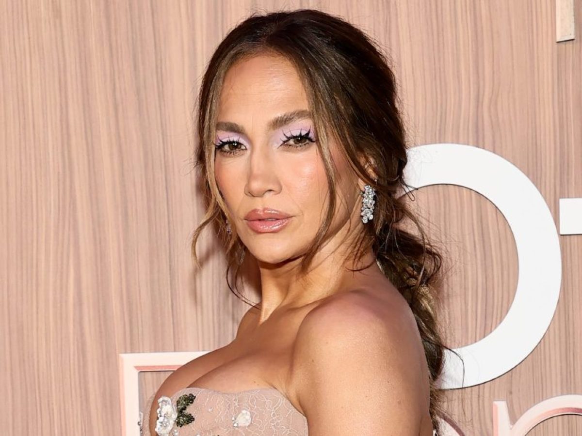 Το ρομαντικό beauty look της Jennifer Lopez είναι για copy paste
