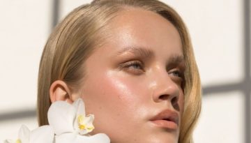 &Tau;&omicron; water-based skin tint &pi;&omicron;&upsilon; &chi;&alpha;&rho;ί&zeta;&epsilon;&iota; &phi;&upsilon;&sigma;&iota;&kappa;ή &lambda;ά&mu;&psi;&eta; &kappa;&alpha;&iota; &delta;ύ&sigma;&kappa;&omicron;&lambda;&alpha; &theta;&alpha; &alpha;&pi;&omicron;&chi;&omega;&rho;&iota;&sigma;&tau;&epsilon;ί&sigmaf; &alpha;&upsilon;&tau;ή &tau;&eta; &sigma;&epsilon;&zeta;ό&nu;