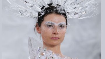 Celia Kritharioti Couture FW26: To &ldquo;frozen&rdquo; makeup &pi;&omicron;&upsilon; &mu;&alpha;&sigmaf; &kappa;&alpha;&theta;ή&lambda;&omega;&sigma;&epsilon;