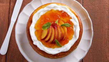 Cheesecake &mu;&epsilon; &rho;&omicron;&delta;ά&kappa;&iota;&nu;&omicron;: &Epsilon;ύ&kappa;&omicron;&lambda;&eta; &sigma;&upsilon;&nu;&tau;&alpha;&gamma;ή &gamma;&iota;&alpha; &gamma;&lambda;&upsilon;&kappa;ό &psi;&upsilon;&gamma;&epsilon;ί&omicron;&upsilon; &ndash; &Gamma;ό&beta;&alpha; &Sigma;&tau;&iota;&lambda;έ&tau;&omicron;