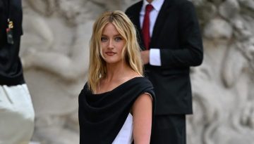 Sarah Pidgeon: &Tau;&omicron; &kappa;&alpha;&lambda;&omicron;&kappa;&alpha;&iota;&rho;&iota;&nu;ό &mu;&alpha;&kappa;&iota;&gamma;&iota;ά&zeta; &tau;&eta;&sigmaf; &sigma;&tau;&omicron; show &tau;&eta;&sigmaf; Chanel &ndash; &Gamma;ό&beta;&alpha; &Sigma;&tau;&iota;&lambda;έ&tau;&omicron;