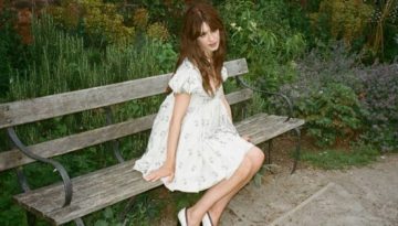 &Eta; Daisy Edgar-Jones &phi;ό&rho;&epsilon;&sigma;&epsilon; &tau;&omicron; &pi;&iota;&omicron; o&nu;&epsilon;&iota;&rho;&iota;&kappa;ό babydoll &phi;ό&rho;&epsilon;&mu;&alpha; &alpha;&pi;ό &tau;&omicron;&nu; &omicron;ί&kappa;&omicron; Alexander McQueen &ndash; Marie Claire