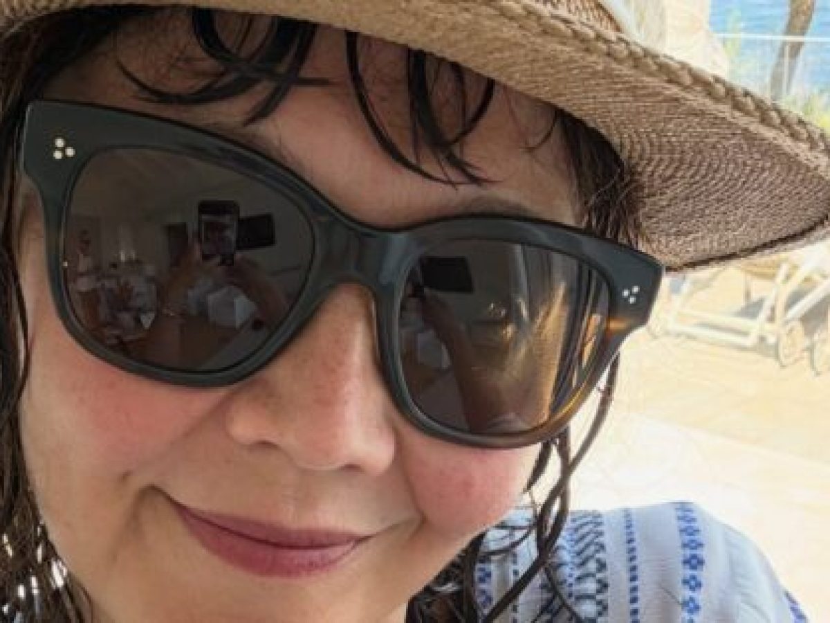 Η Maggie Gyllenhaal επέλεξε Zeus+Δione για τις διακοπές της στην Κέρκυρα – Marie Claire