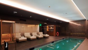 Spa &epsilon;&mu;&pi;&epsilon;&iota;&rho;ί&alpha; &sigma;&tau;&eta;&nu; &Alpha;&theta;ή&nu;&alpha;: &Eta; &theta;&epsilon;&rho;&alpha;&pi;&epsilon;ί&alpha; &epsilon;&nu;&upsilon;&delta;ά&tau;&omega;&sigma;&eta;&sigmaf; &pi;&omicron;&upsilon; &chi;&rho;&epsilon;&iota;ά&zeta;&epsilon;&tau;&alpha;&iota; &eta; &epsilon;&pi;&iota;&delta;&epsilon;&rho;&mu;ί&delta;&alpha; &sigma;&omicron;&upsilon;
