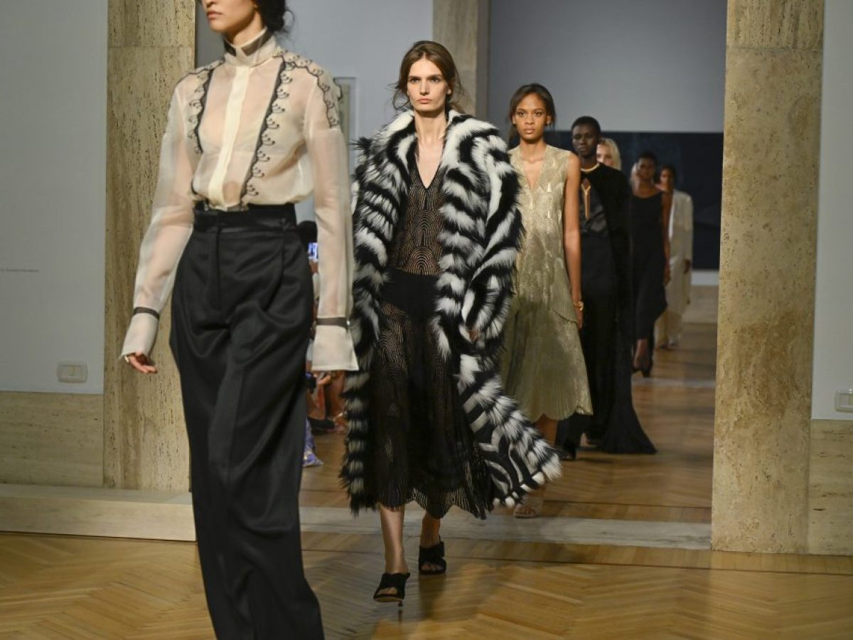 Η πρώτη Haute Couture συλλογή της Maria Grazia Chiuri για τον οίκο Fendi