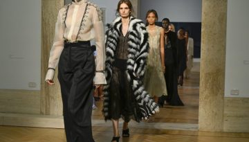 &Eta; &pi;&rho;ώ&tau;&eta; Haute Couture &sigma;&upsilon;&lambda;&lambda;&omicron;&gamma;ή &tau;&eta;&sigmaf; Maria Grazia Chiuri &gamma;&iota;&alpha; &tau;&omicron;&nu; &omicron;ί&kappa;&omicron; Fendi
