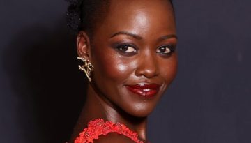 &Tau;&omicron; &mu;&upsilon;&sigma;&tau;&iota;&kappa;ό &tau;&eta;&sigmaf; Lupita Nyong&rsquo;o &gamma;&iota;&alpha; &lambda;&alpha;&mu;&pi;&epsilon;&rho;ή &epsilon;&pi;&iota;&delta;&epsilon;&rho;&mu;ί&delta;&alpha; &sigma;&epsilon; &pi;&rho;ό&sigma;&omega;&pi;&omicron; &kappa;&alpha;&iota; &sigma;ώ&mu;&alpha;, &sigma;ύ&mu;&phi;&omega;&nu;&alpha; &mu;&epsilon; &tau;&omicron;&nu; makeup artist &tau;&eta;&sigmaf; &ndash; Marie Claire