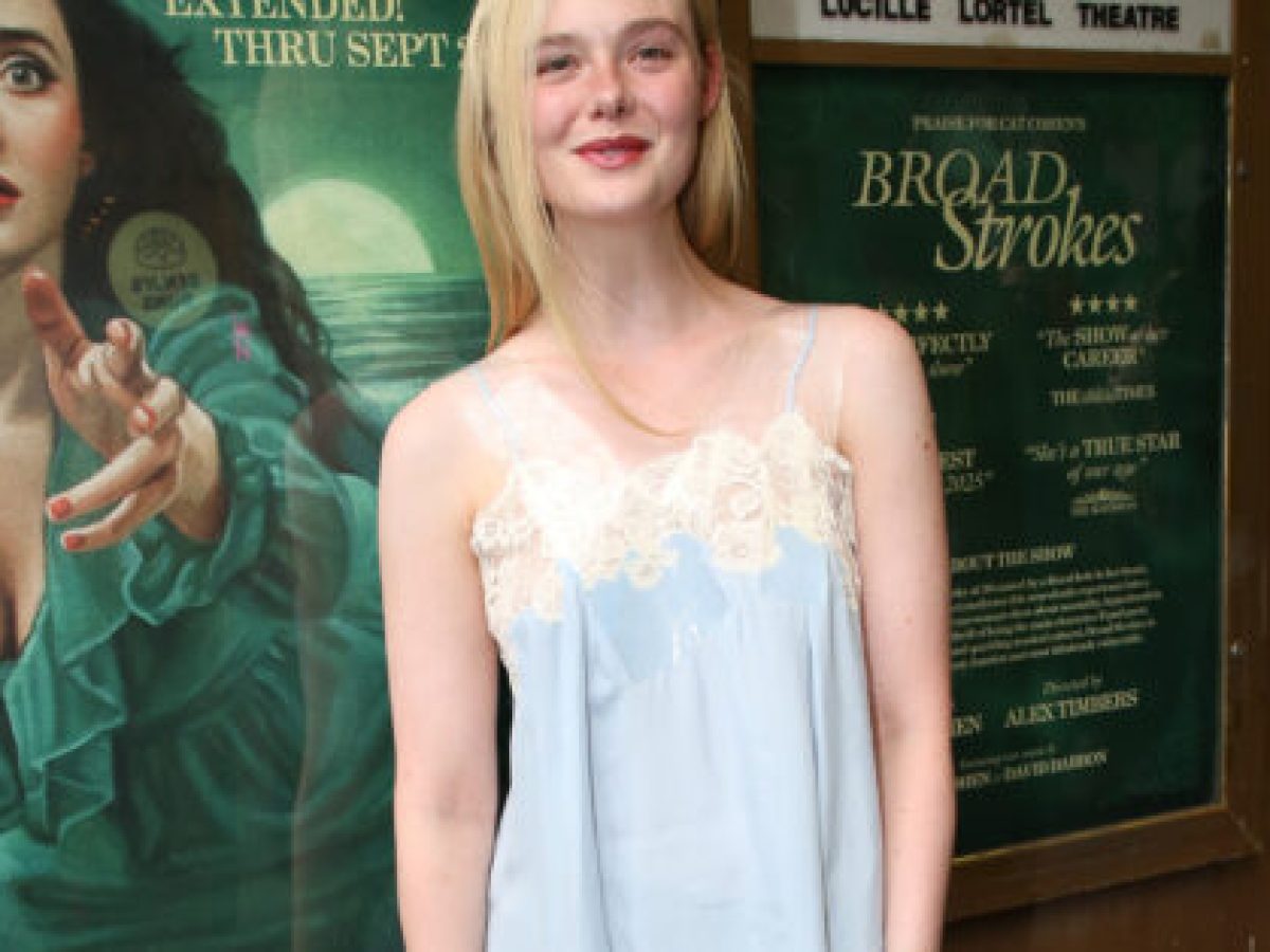 H Elle Fanning φόρεσε ένα babydoll φόρεμα με τον πιο κομψό τρόπο – Marie Claire
