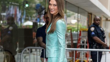 &Eta; Karlie Kloss &upsilon;&iota;&omicron;&theta;&epsilon;&tau;&epsilon;ί &tau;&eta;&nu; &tau;ά&sigma;&eta; aquamarine &mu;&epsilon; έ&nu;&alpha; &kappa;&omicron;&mu;&psi;ό total look &ndash; Marie Claire
