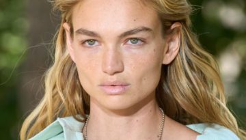&Tau;&alpha; hair mist &pi;&omicron;&upsilon; &mu;&upsilon;&rho;ί&zeta;&omicron;&upsilon;&nu; &laquo;&kappa;&alpha;&lambda;&omicron;&kappa;&alpha;ί&rho;&iota;&raquo; &kappa;&alpha;&iota; &theta;&alpha; &pi;ά&rho;&omicron;&upsilon;&mu;&epsilon; &mu;&alpha;&zeta;ί &mu;&alpha;&sigmaf; &sigma;&tau;&iota;&sigmaf; &delta;&iota;&alpha;&kappa;&omicron;&pi;έ&sigmaf; &ndash; Marie Claire
