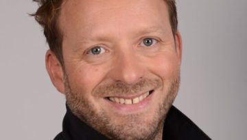 Marc Laumond: &Eta; &tau;έ&chi;&nu;&eta; &tau;&eta;&sigmaf; &beta;&iota;&tau;&rho;ί&nu;&alpha;&sigmaf; &omega;&sigmaf; &epsilon;&mu;&pi;&epsilon;&iota;&rho;ί&alpha; &ndash; ό&tau;&alpha;&nu; &eta; &mu;ό&delta;&alpha; &sigma;&upsilon;&nu;&alpha;&nu;&tau;ά &tau;&eta;&nu; &pi;ό&lambda;&eta; &ndash; Marie Claire