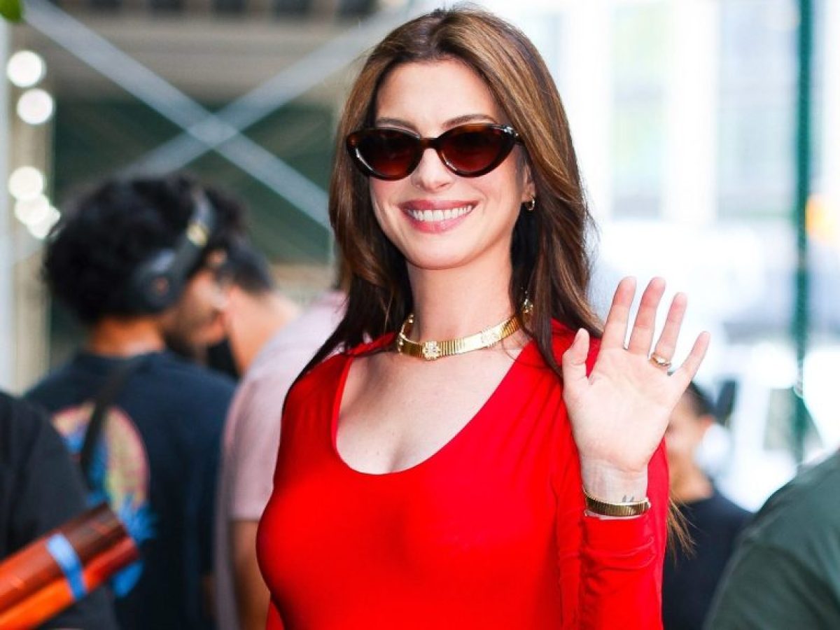 Το νέο hair look της Anne Hathaway μας εξέπληξε ευχάριστα