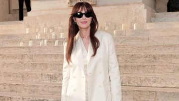 Monica Bellucci: &Eta; &alpha;&pi;ό&lambda;&upsilon;&tau;&eta; &pi;&rho;&omega;&tau;&alpha;&gamma;&omega;&nu;ί&sigma;&tau;&rho;&iota;&alpha; &sigma;&tau;&omicron; front row &tau;&omicron;&upsilon; show Fendi