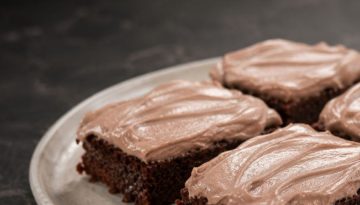&Pi;&rho;&omega;&tau;&epsilon;ϊ&nu;&iota;&kappa;ό brownie &mu;&epsilon; cottage cheese: &Tau;&omicron; &pi;&iota;&omicron; &epsilon;ύ&kappa;&omicron;&lambda;&omicron; &sigma;&omicron;&kappa;&omicron;&lambda;&alpha;&tau;έ&nu;&iota;&omicron; &gamma;&lambda;&upsilon;&kappa;ό &mu;&epsilon; &lambda;ί&gamma;&alpha; &upsilon;&lambda;&iota;&kappa;ά &kappa;&alpha;&iota; &mu;&eta;&delta;&epsilon;&nu;&iota;&kappa;έ&sigmaf; &theta;&epsilon;&rho;&mu;ί&delta;&epsilon;&sigmaf;