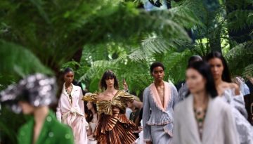 &Epsilon;&beta;&delta;&omicron;&mu;ά&delta;&alpha; &Mu;ό&delta;&alpha;&sigmaf; &Upsilon;&psi;&eta;&lambda;ή&sigmaf; &Rho;&alpha;&pi;&tau;&iota;&kappa;ή&sigmaf; FW26: &Tau;&omicron; show &tau;&omicron;&upsilon; &omicron;ί&kappa;&omicron;&upsilon; Dior &epsilon;ί&nu;&alpha;&iota; έ&nu;&alpha;&sigmaf; &delta;&iota;ά&lambda;&omicron;&gamma;&omicron;&sigmaf; &alpha;&nu;ά&mu;&epsilon;&sigma;&alpha; &sigma;&tau;&eta;&nu; &tau;έ&chi;&nu;&eta; &kappa;&alpha;&iota; &tau;&eta; &mu;ό&delta;&alpha;
