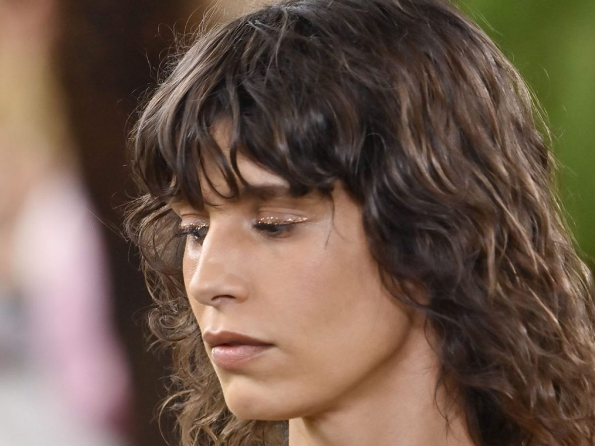 Dior Haute Couture Fall/Winter 26/27 – Οι μεταλλικές πράσινες και χρυσές σκιές στο επίκεντρο