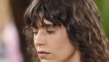 Dior Haute Couture Fall/Winter 26/27 &ndash; &Omicron;&iota; &mu;&epsilon;&tau;&alpha;&lambda;&lambda;&iota;&kappa;έ&sigmaf; &pi;&rho;ά&sigma;&iota;&nu;&epsilon;&sigmaf; &kappa;&alpha;&iota; &chi;&rho;&upsilon;&sigma;έ&sigmaf; &sigma;&kappa;&iota;έ&sigmaf; &sigma;&tau;&omicron; &epsilon;&pi;ί&kappa;&epsilon;&nu;&tau;&rho;&omicron;