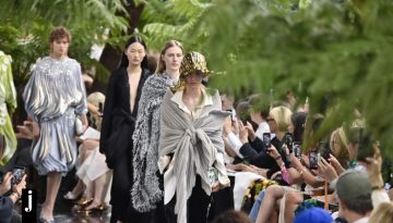 Dior Haute Couture 2026: &Omicron; &Tau;&zeta;ό&nu;&alpha;&theta;&alpha;&nu; Ά&nu;&tau;&epsilon;&rho;&sigma;&omicron;&nu; &pi;&alpha;&rho;&omicron;&upsilon;&sigma;ί&alpha;&sigma;&epsilon; &mu;ί&alpha; &sigma;&upsilon;&lambda;&lambda;&omicron;&gamma;ή &ndash; ύ&mu;&nu;&omicron; &sigma;&tau;&eta;&nu; &tau;έ&chi;&nu;&eta;, &sigma;&alpha;&nu; &nu;&alpha; &beta;&gamma;ή&kappa;&epsilon; &alpha;&pi;ό &pi;&alpha;&rho;&alpha;&mu;ύ&theta;&iota;