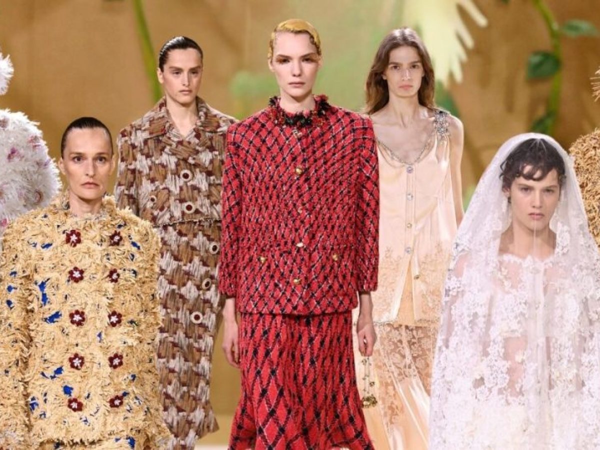 Chanel Couture FW26: Ο Matthieu Blazy δεν μας εντυπωσίασε μόνο με την συλλογή αλλά και με το παραμυθένιο σκηνικό