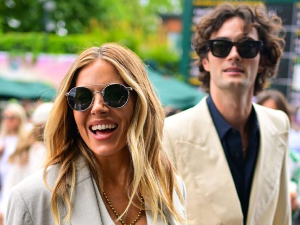 Sienna Miller: Επέστρεψε στο Wimbledon με ένα καλοκαιρινό κουστούμι που λατρέψαμε