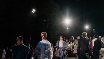 &Epsilon;&nu;&tau;&upsilon;&pi;&omega;&sigma;&iota;&alpha;&kappa;ά fashion shows &mu;&epsilon; &sigma;&tau;&omicron;&iota;&chi;&epsilon;ί&alpha; &pi;&alpha;&rho;&alpha;&mu;&upsilon;&theta;&iota;&omicron;ύ &alpha;&lambda;&lambda;ά &kappa;&alpha;&iota; maximalism style &alpha;&pi;ό &tau;&eta;&nu; AKMI Fashion & Beauty Academy