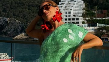 Sequin top: &Tau;&omicron; &lambda;&alpha;&mu;&pi;&epsilon;&rho;ό &kappa;&omicron;&mu;&mu;ά&tau;&iota; &pi;&omicron;&upsilon; &delta;&epsilon;&nu; &pi;&rho;έ&pi;&epsilon;&iota; &nu;&alpha; &lambda;&epsilon;ί&pi;&epsilon;&iota; &alpha;&pi;ό &tau;&eta;&nu; &nu;&tau;&omicron;&upsilon;&lambda;ά&pi;&alpha; &sigma;&omicron;&upsilon; &ndash; &omicron;ύ&tau;&epsilon; &tau;&omicron; &kappa;&alpha;&lambda;&omicron;&kappa;&alpha;ί&rho;&iota;