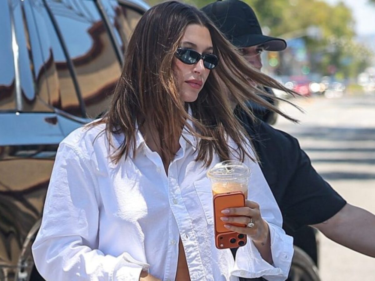 Hailey Bieber: Σχεδίασε το τέλειο τζιν και το λανσάρει σήμερα στην Gap