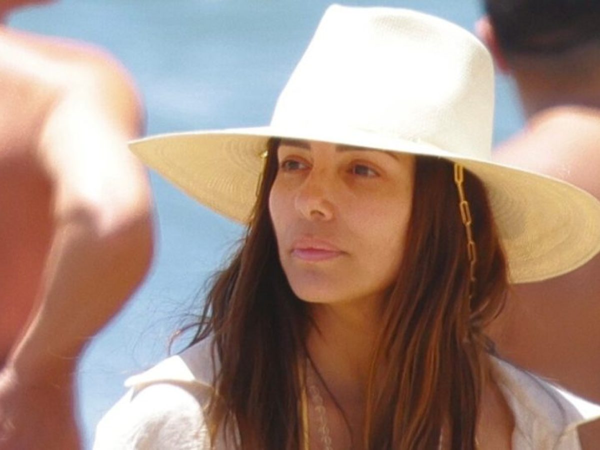Η Eva Longoria έχει το outfit που θα φορέσεις από την παραλία μέχρι το beach bar
