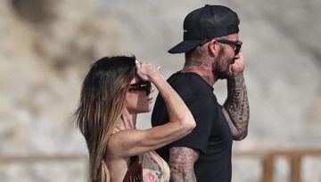 &Omicron;&iota; Beckham &alpha;&pi;&omicron;&lambda;&alpha;&mu;&beta;ά&nu;&omicron;&upsilon;&nu; &tau;&iota;&sigmaf; &delta;&iota;&alpha;&kappa;&omicron;&pi;έ&sigmaf; &tau;&omicron;&upsilon;&sigmaf; &sigma;&tau;&eta;&nu; Ί&mu;&pi;&iota;&zeta;&alpha; &mu;&epsilon; &tau;&omicron; &pi;&iota;&omicron; &chi;&alpha;&lambda;&alpha;&rho;ό summer look