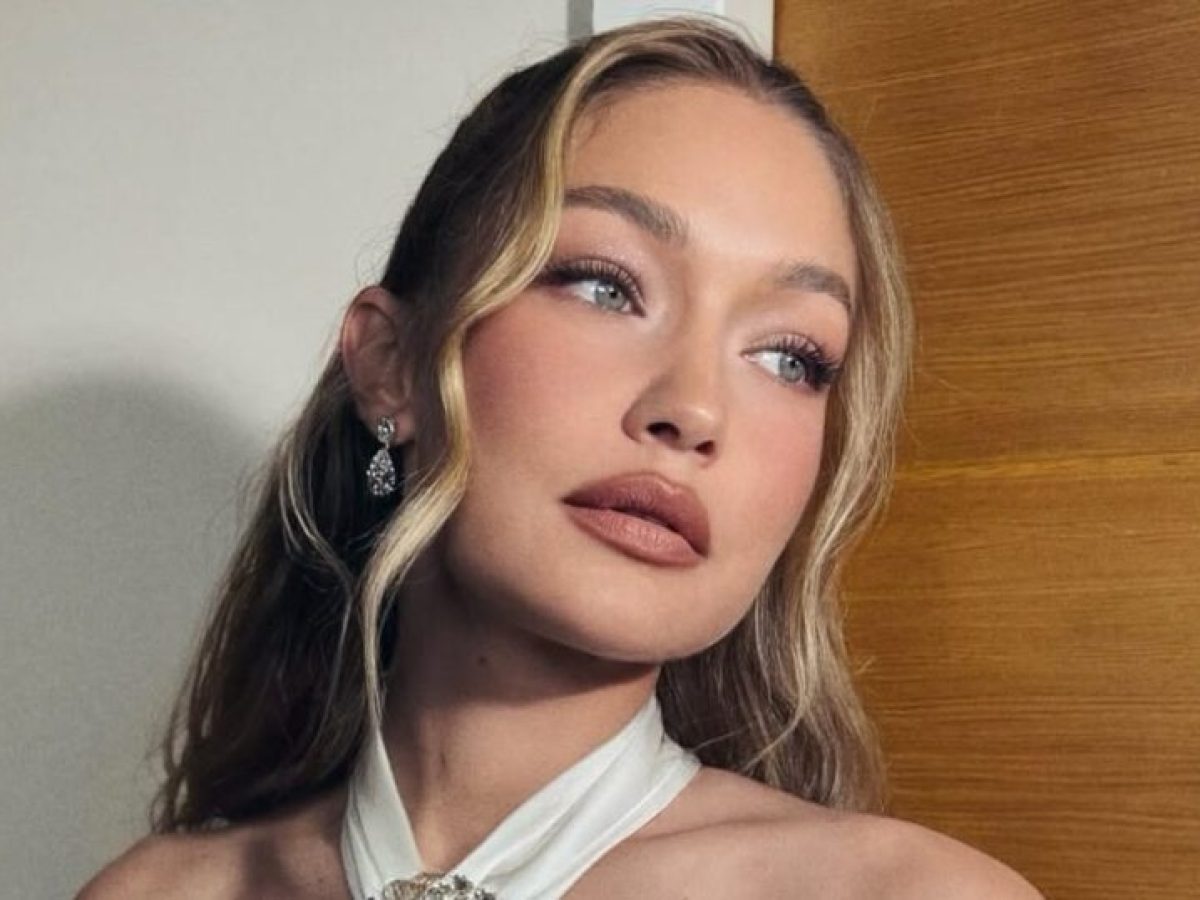 H Gigi Hadid μόλις υιοθέτησε την μοντέρνα και ωραιότερη εκδοχή του C-cut και υπεύθυνος είναι ο Δημήτρης Γιαννέτος